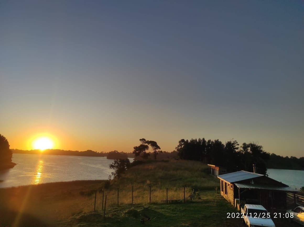 布迪湖(Lake Budi)