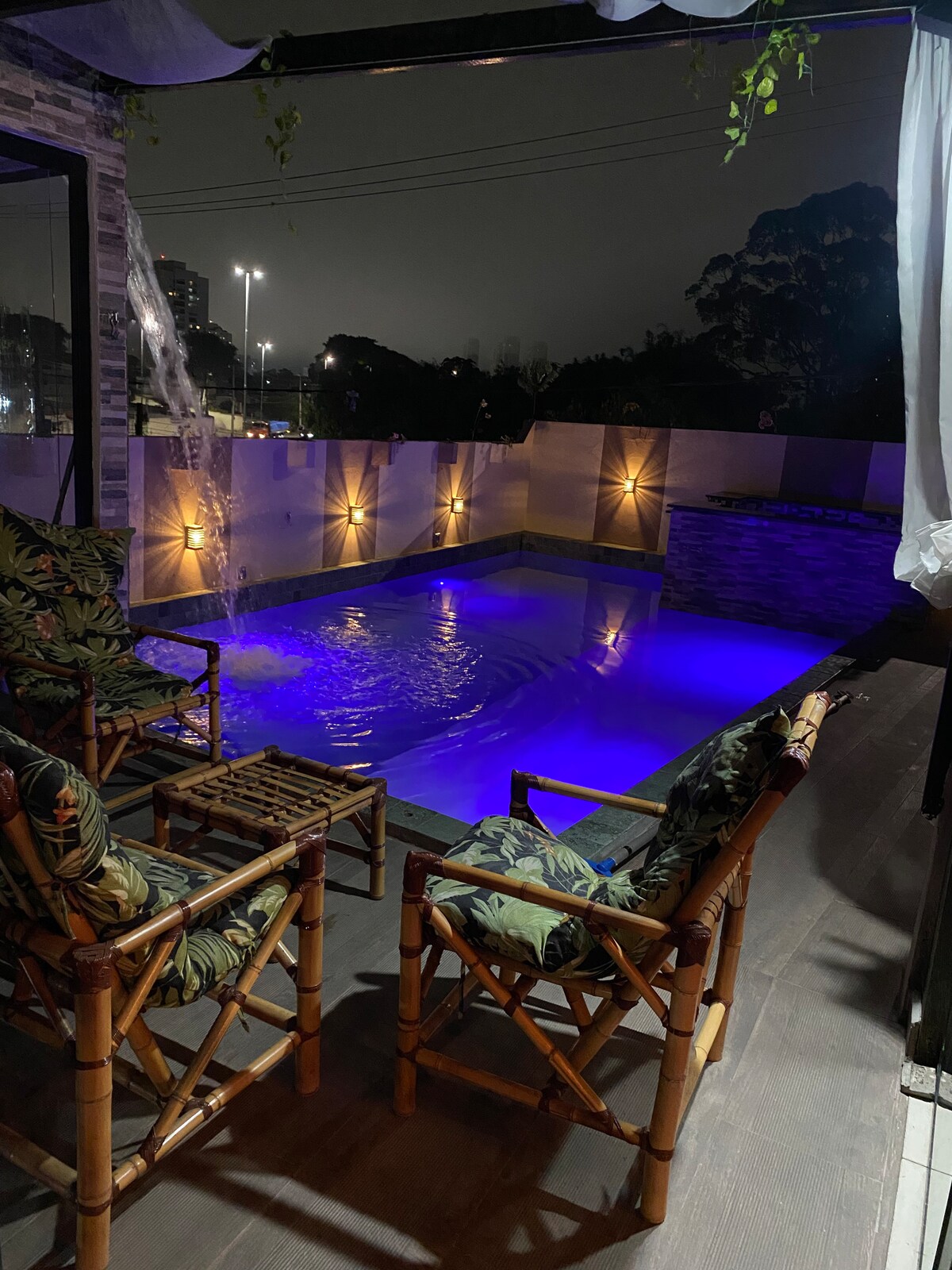 Alugo espaço com piscina + Jacuzzi!