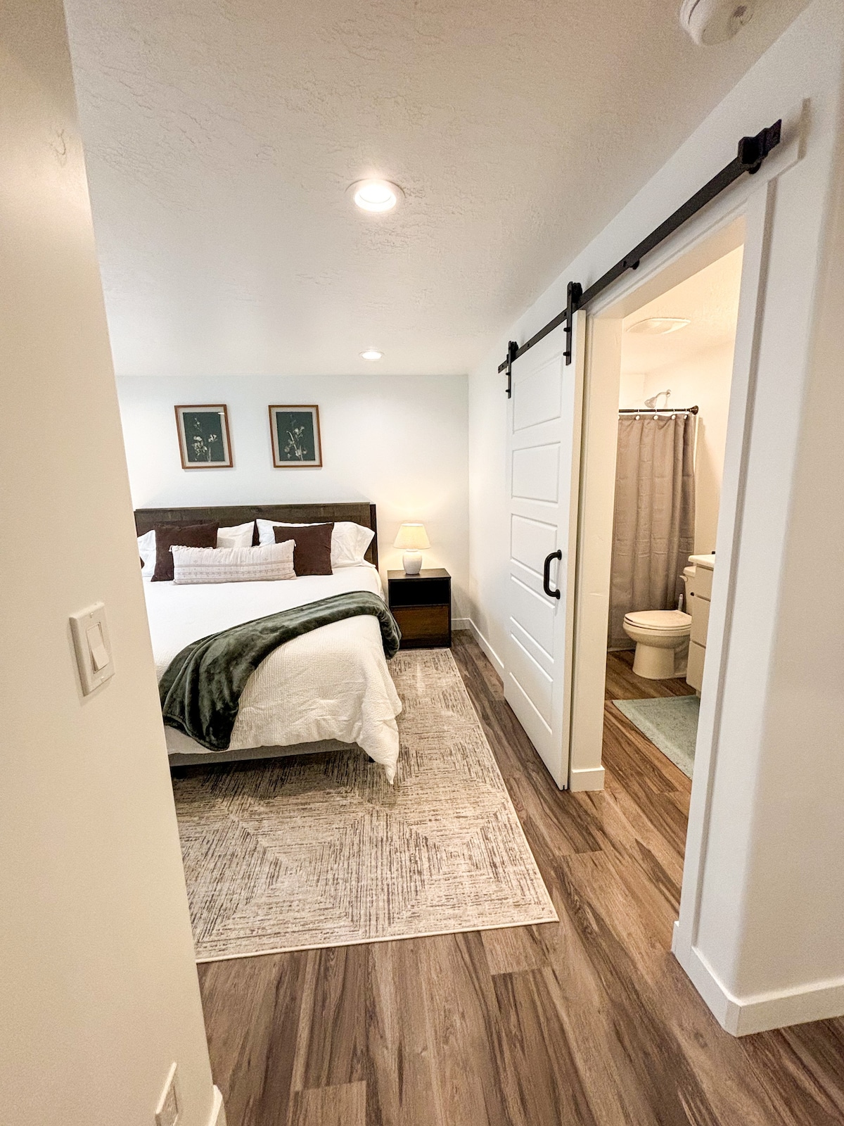 New & Cozy 3 Bed, 2 Bath Basement Apartment