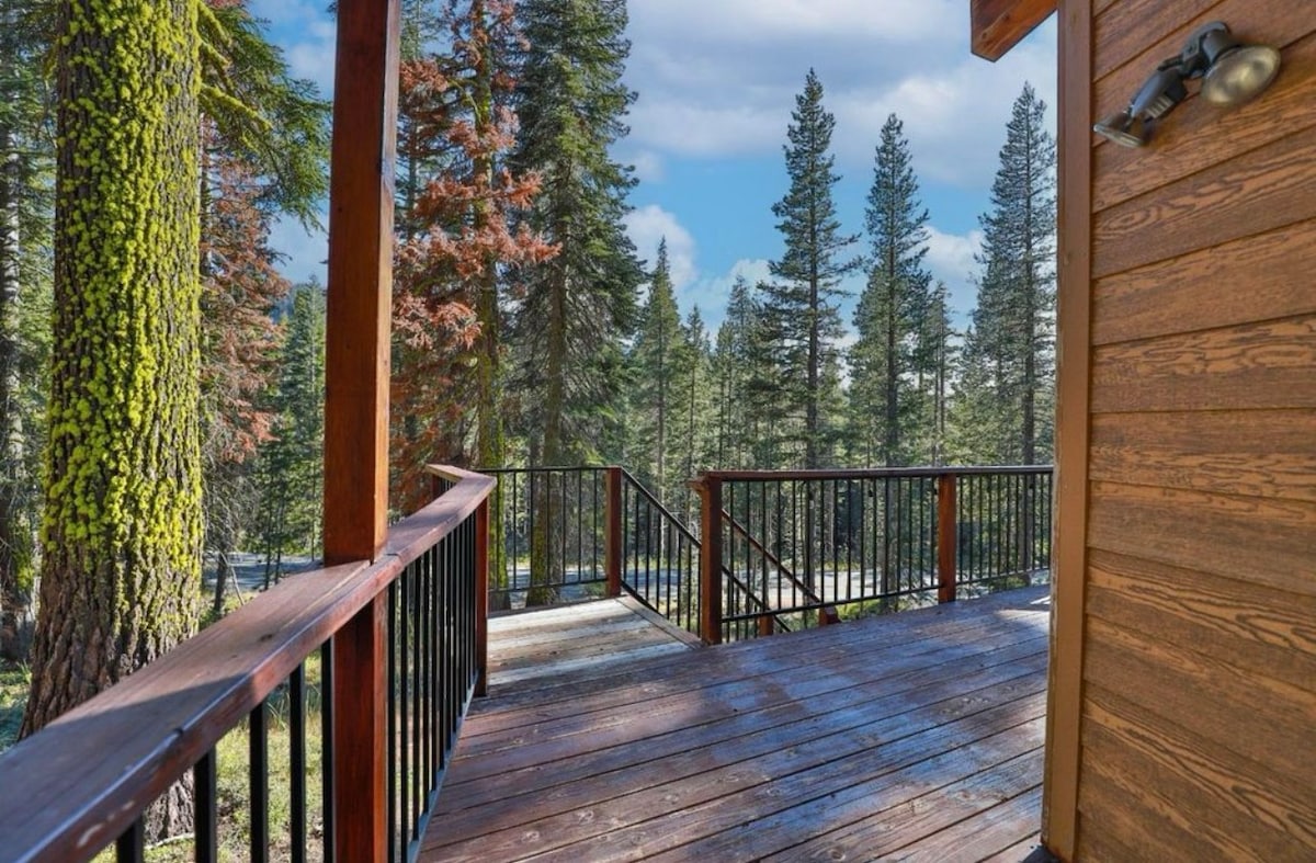 Cozy Lake Tahoe Cabin - Ultimate Ski/Summer House