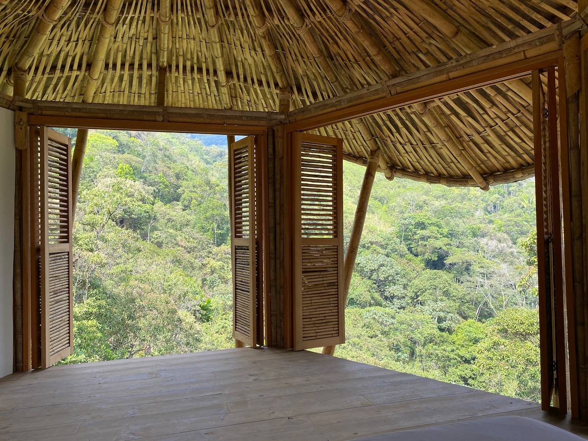 Cabaña en guadua de estilo único, San Carlos-Ant.