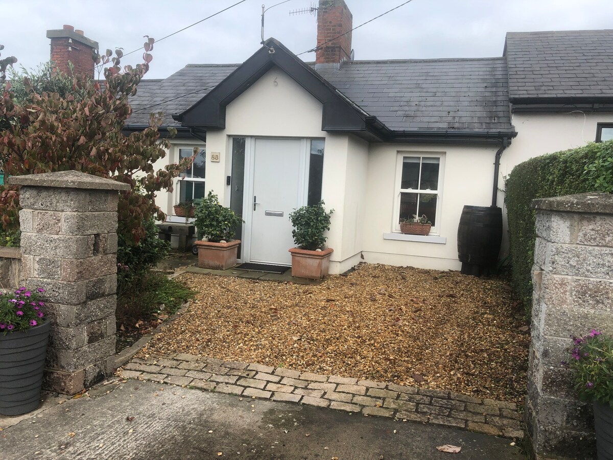 Charming Cottage in Howth