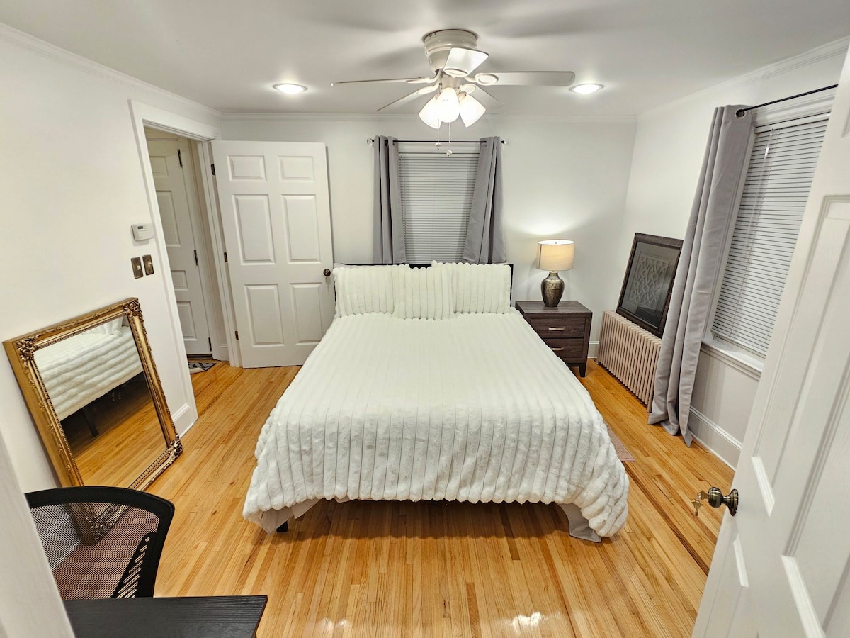 Homey, Stylish&Spacious bedroom+Breakfast+Parking