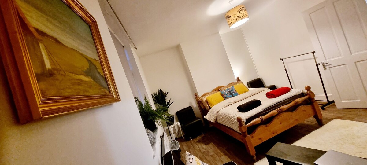 Cosy split-level 2 bed apartment