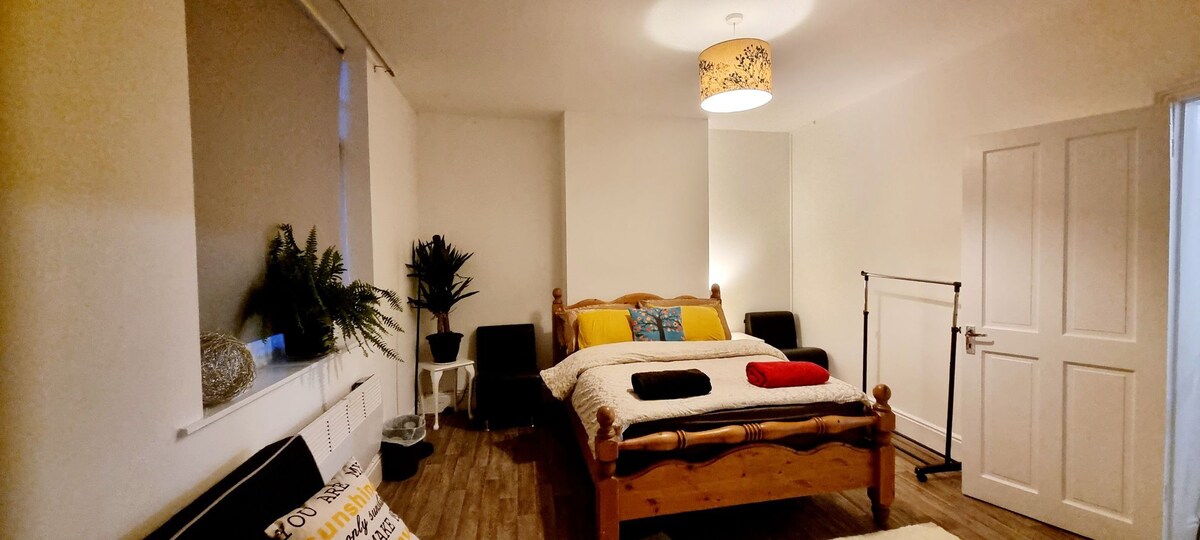 Cosy split-level 2 bed apartment