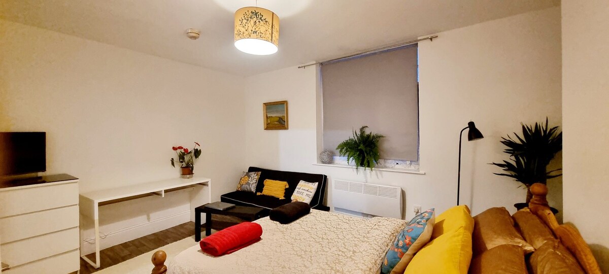 Cosy split-level 2 bed apartment