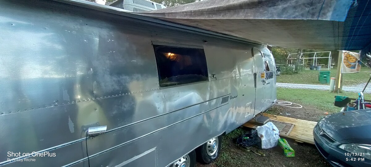 Vintage Airstream on Smith Lake