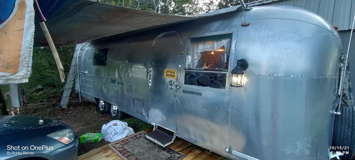 Vintage Airstream on Smith Lake