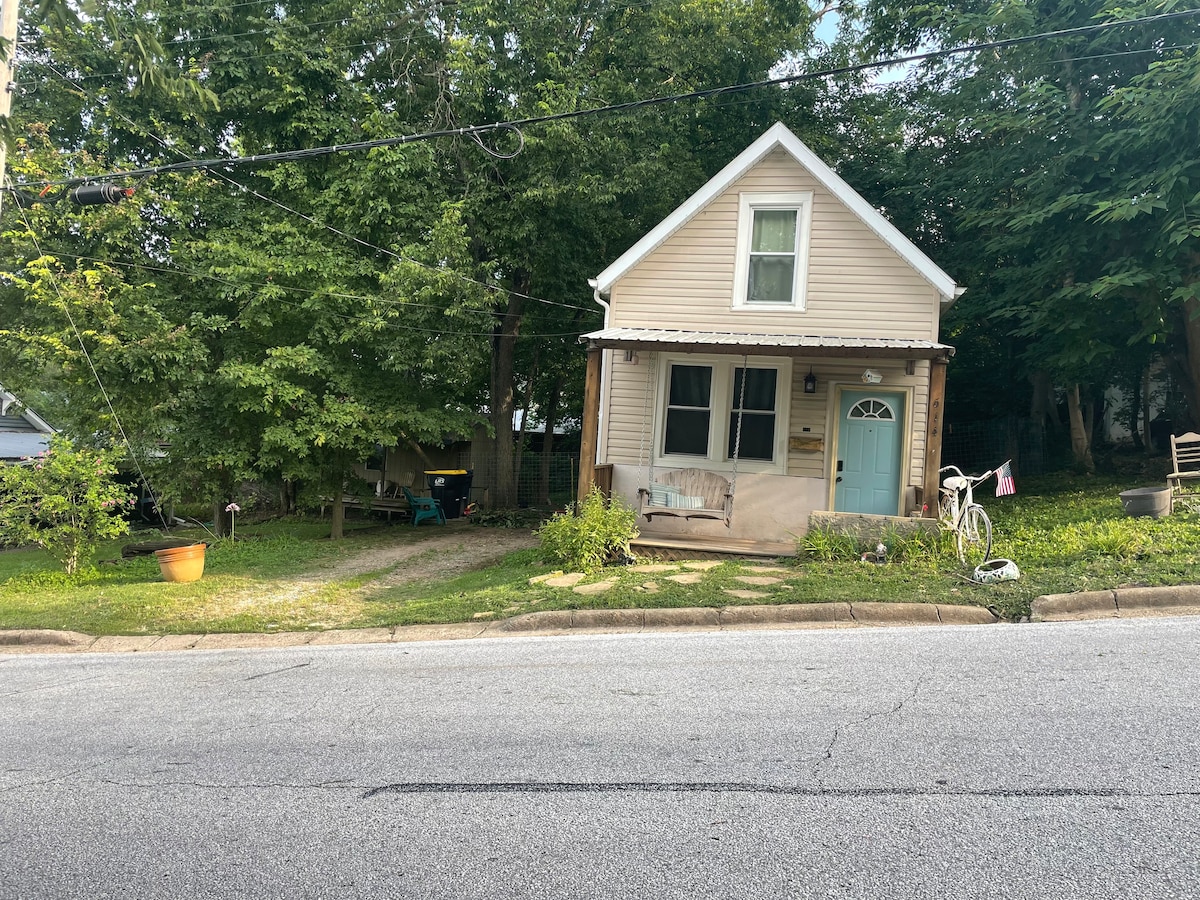 South Avenue Cottage