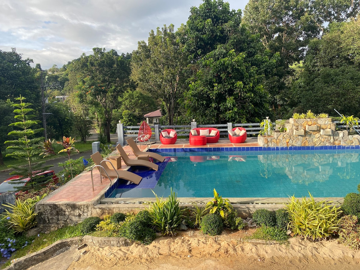 Villa Georgina: with Pool and Serene View