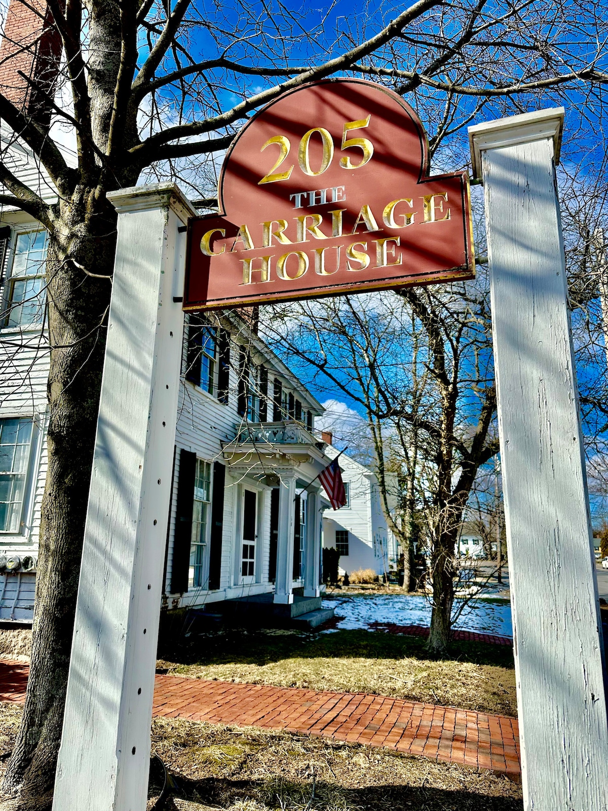 The 1828 Carriage House. 5 King & 4 Twin beds.