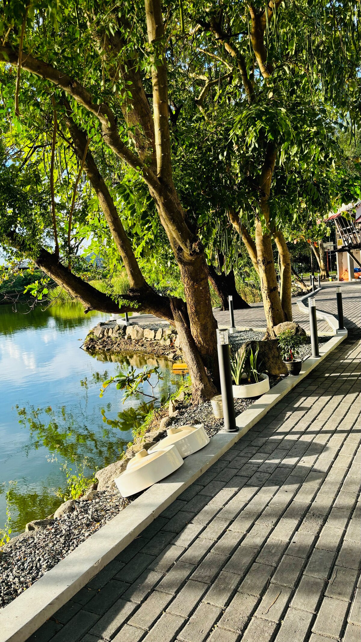 Villa By the Lake with Breakfast