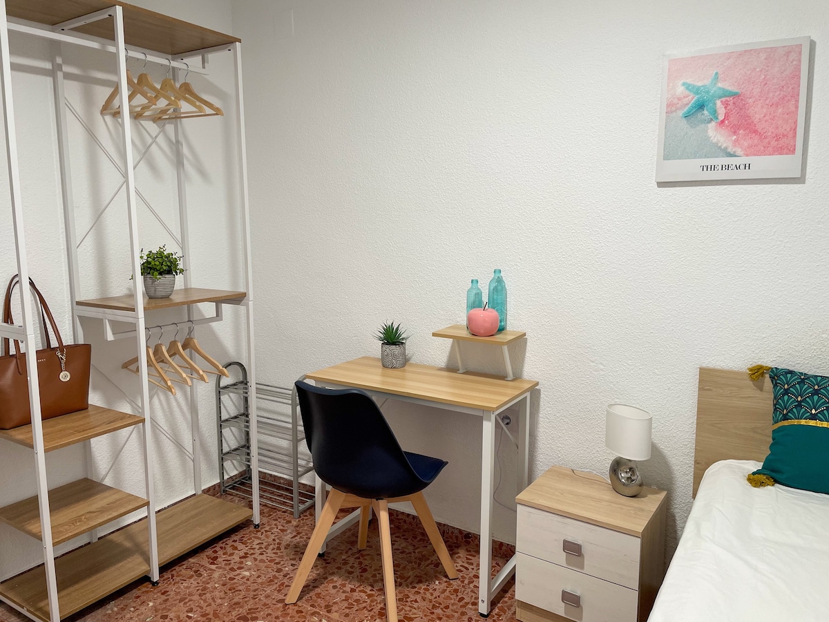 Cozy Room in Catarroja, Valencia