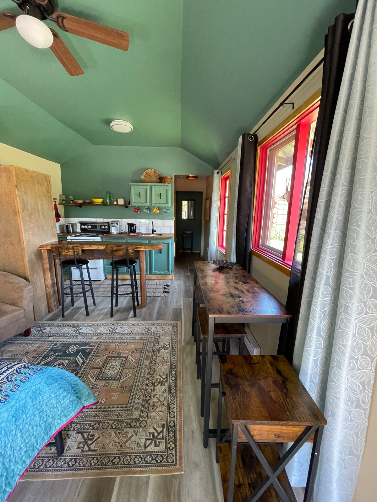 Cabin #5 - Studio cabin with private patio