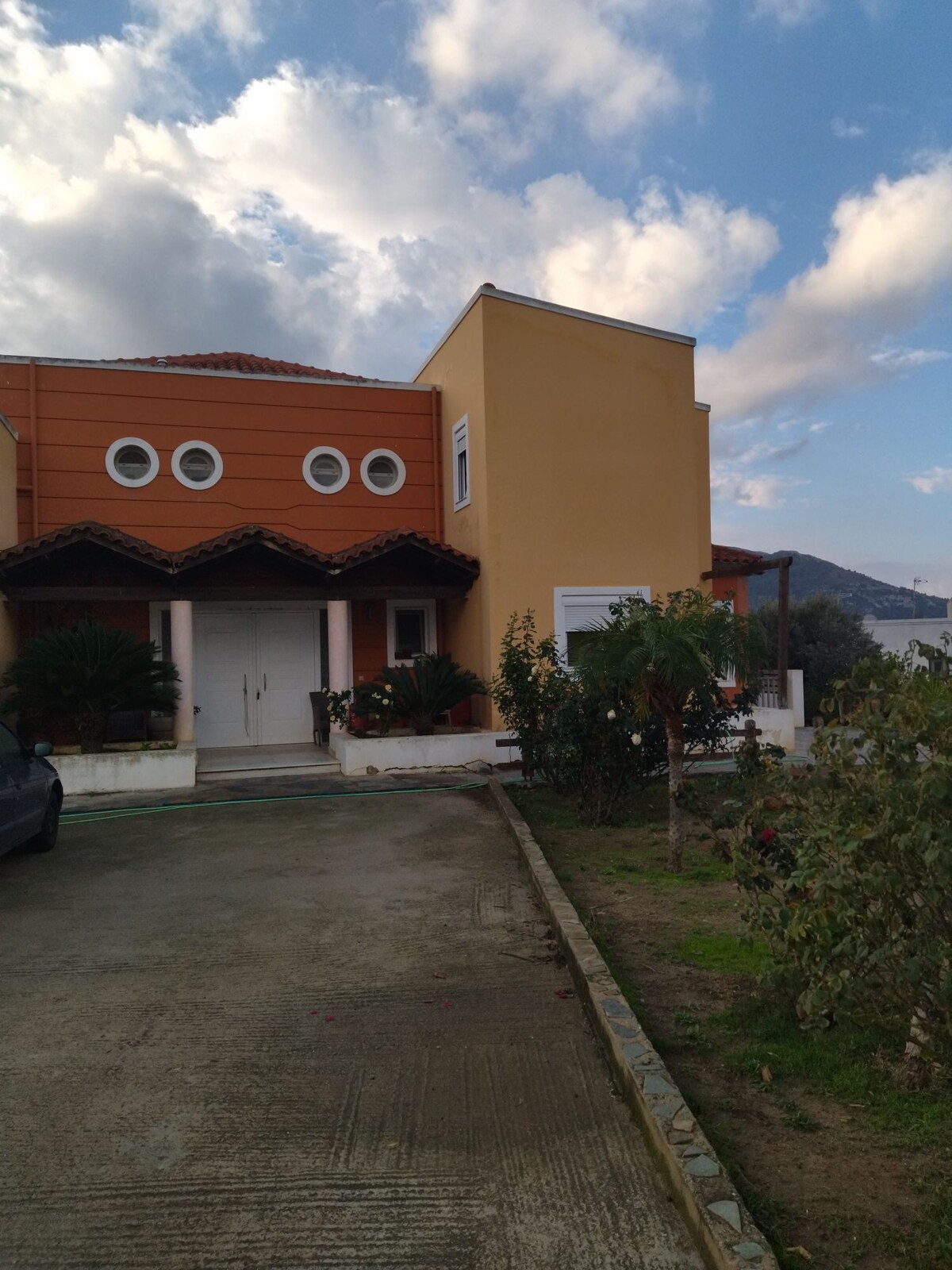 Cosy living villa