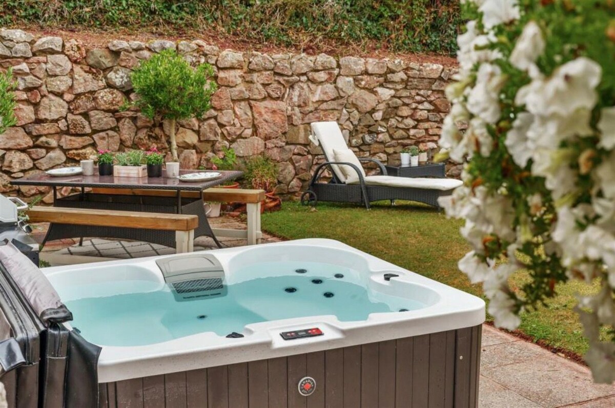 Luxury Hot Tub Home Torquay