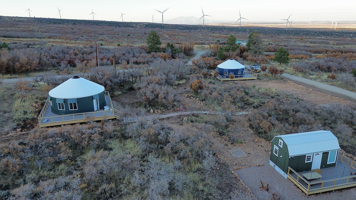 Dual Deluxe Yurts w/ Striking Views in Nature