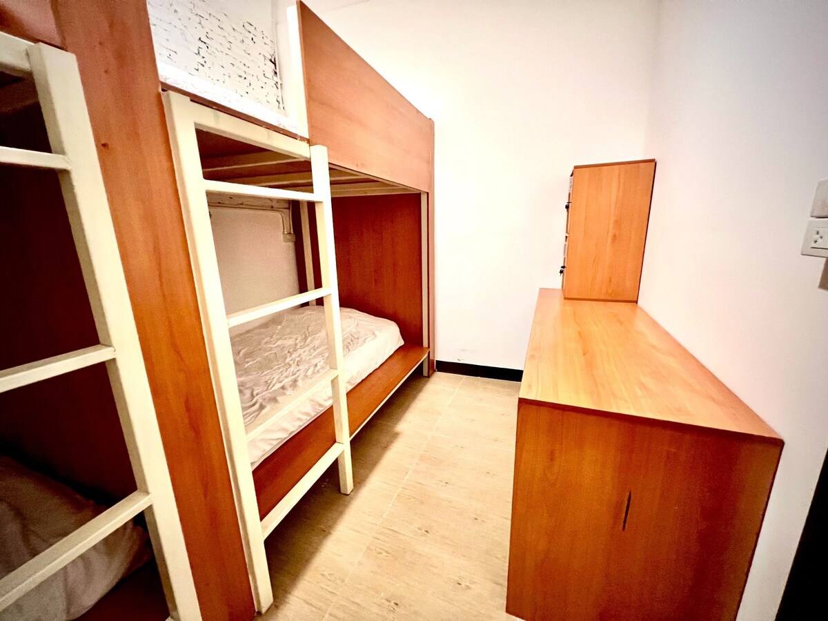 1张床混合宿舍（ P4房间）