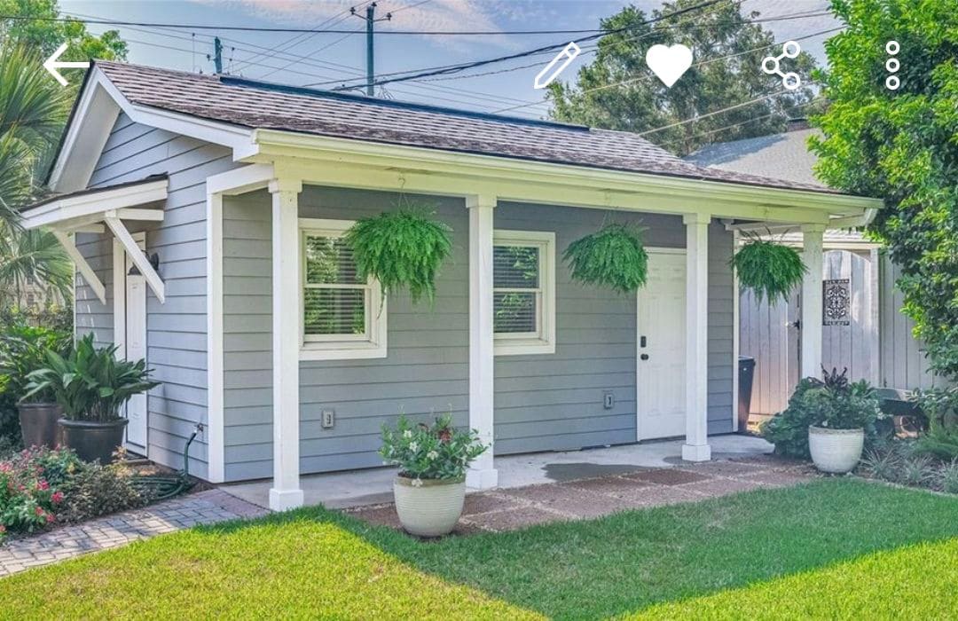 Cozy Savannah carriage house