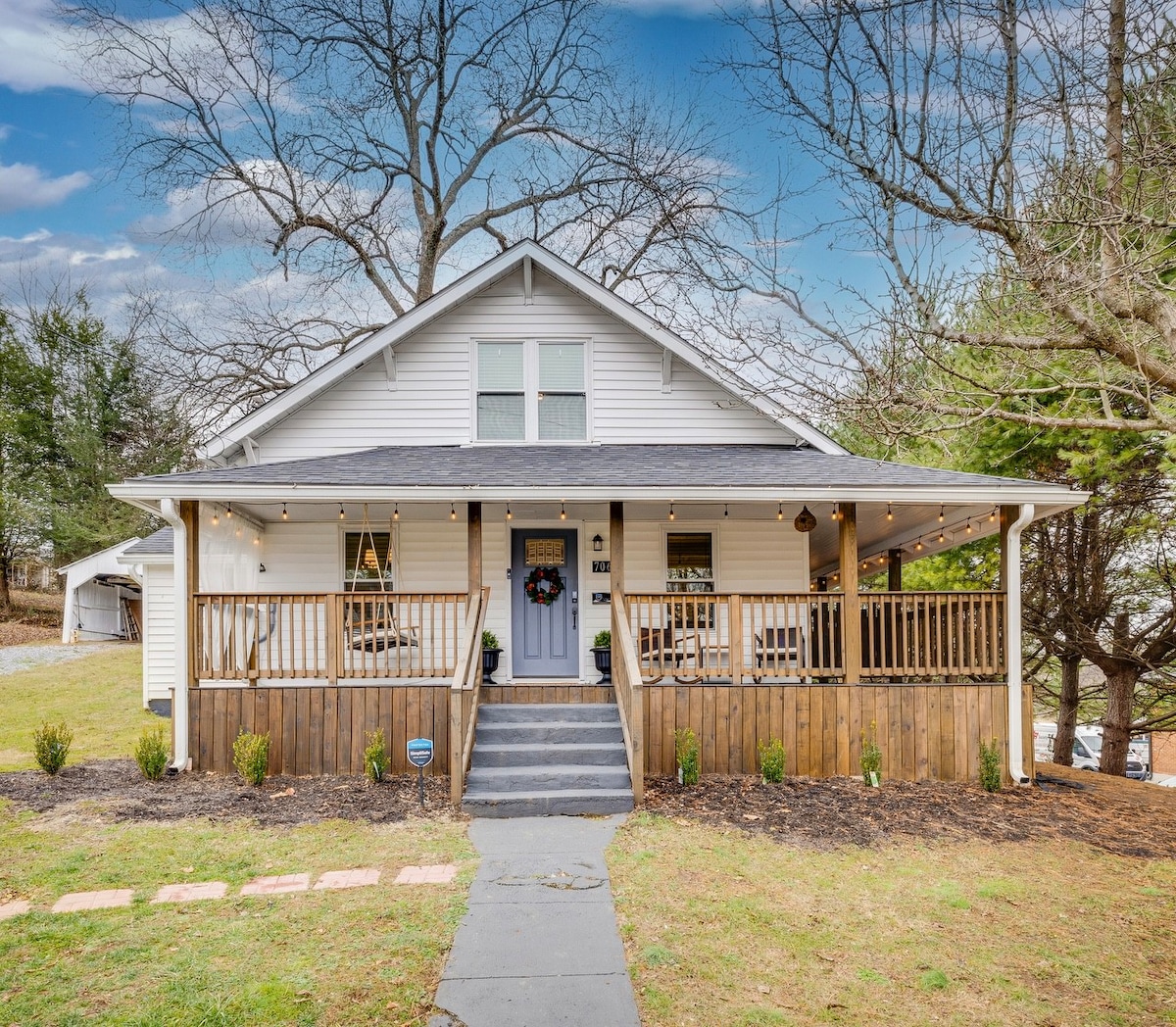 The Oak House, 3BR w/king, near ETSU+JCMC+Downtown