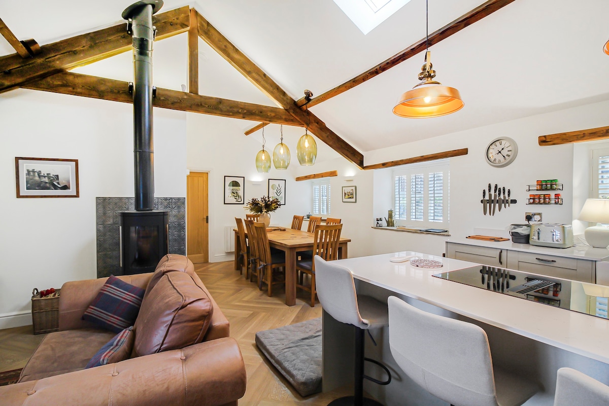 Charming grade II listed cottage with hot tub