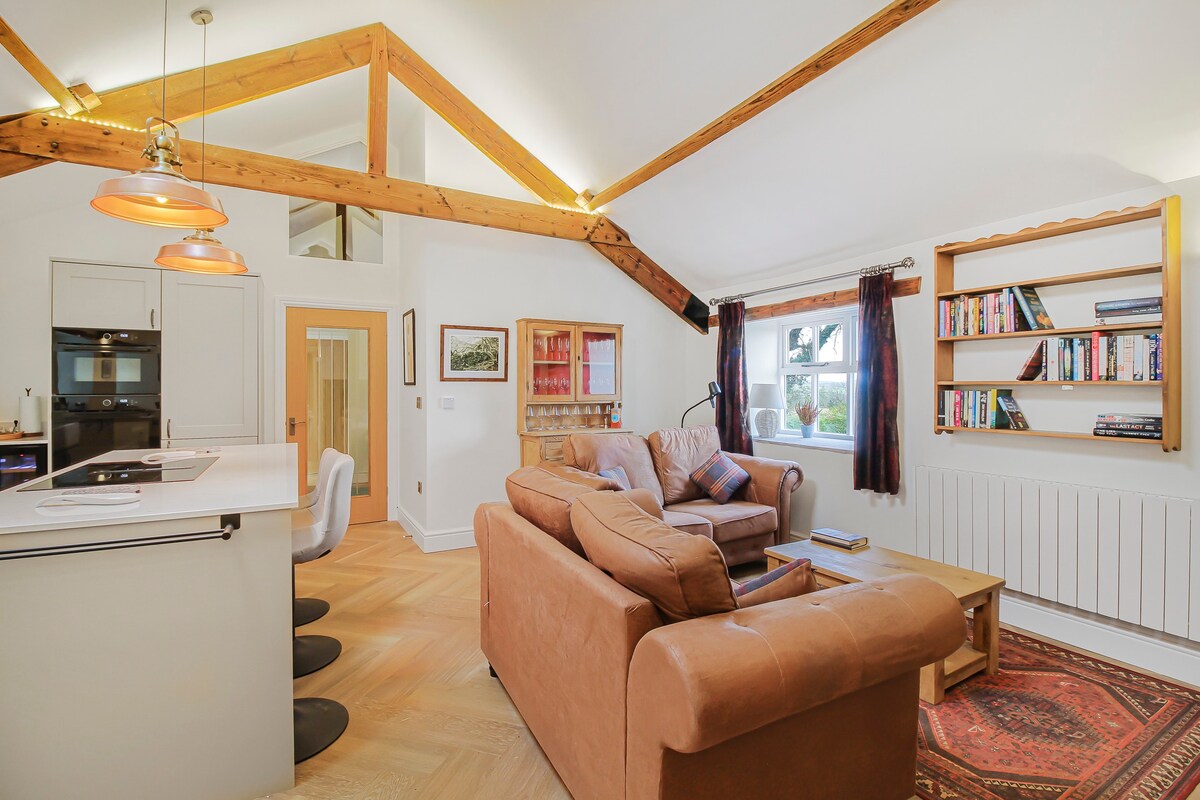 Charming grade II listed cottage with hot tub