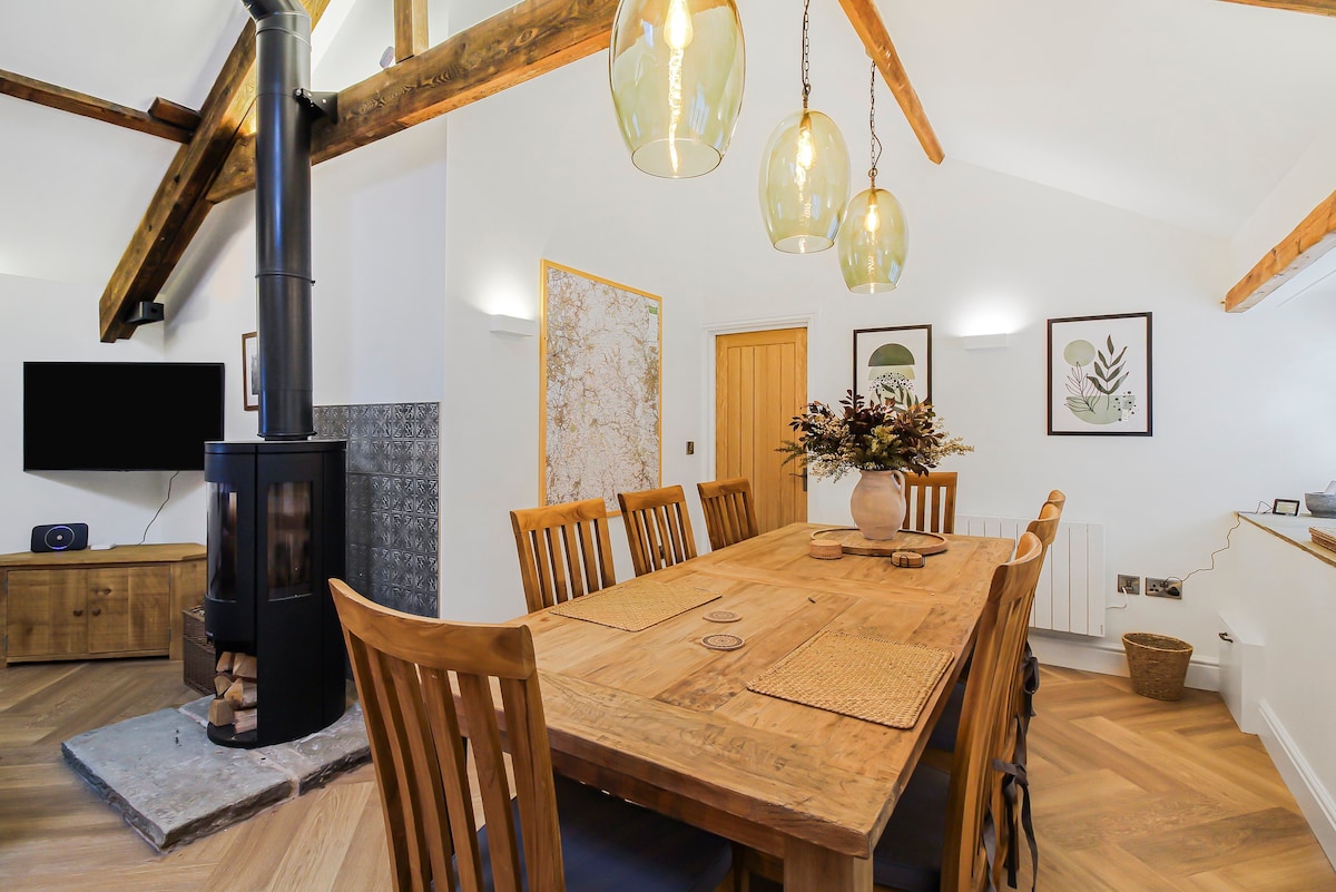 Charming grade II listed cottage with hot tub