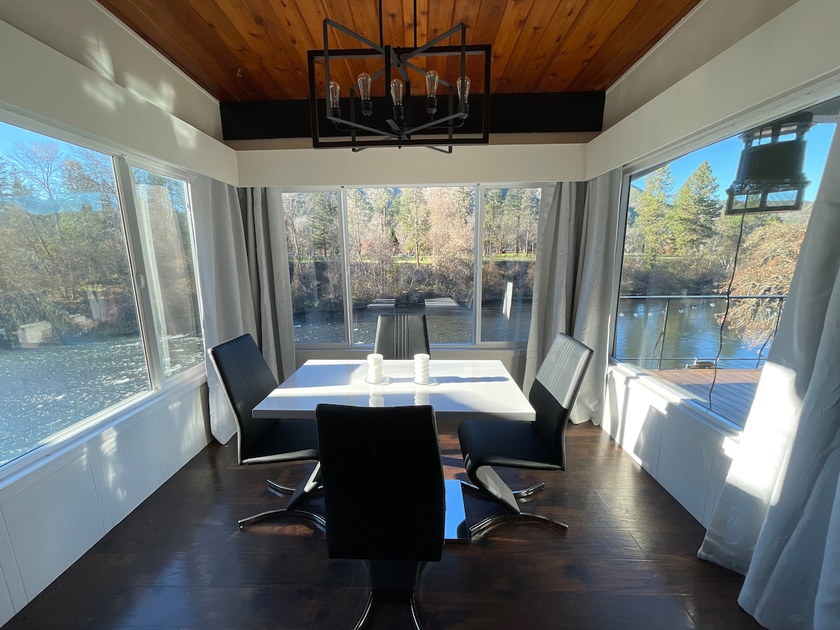 Floating Home on the River .