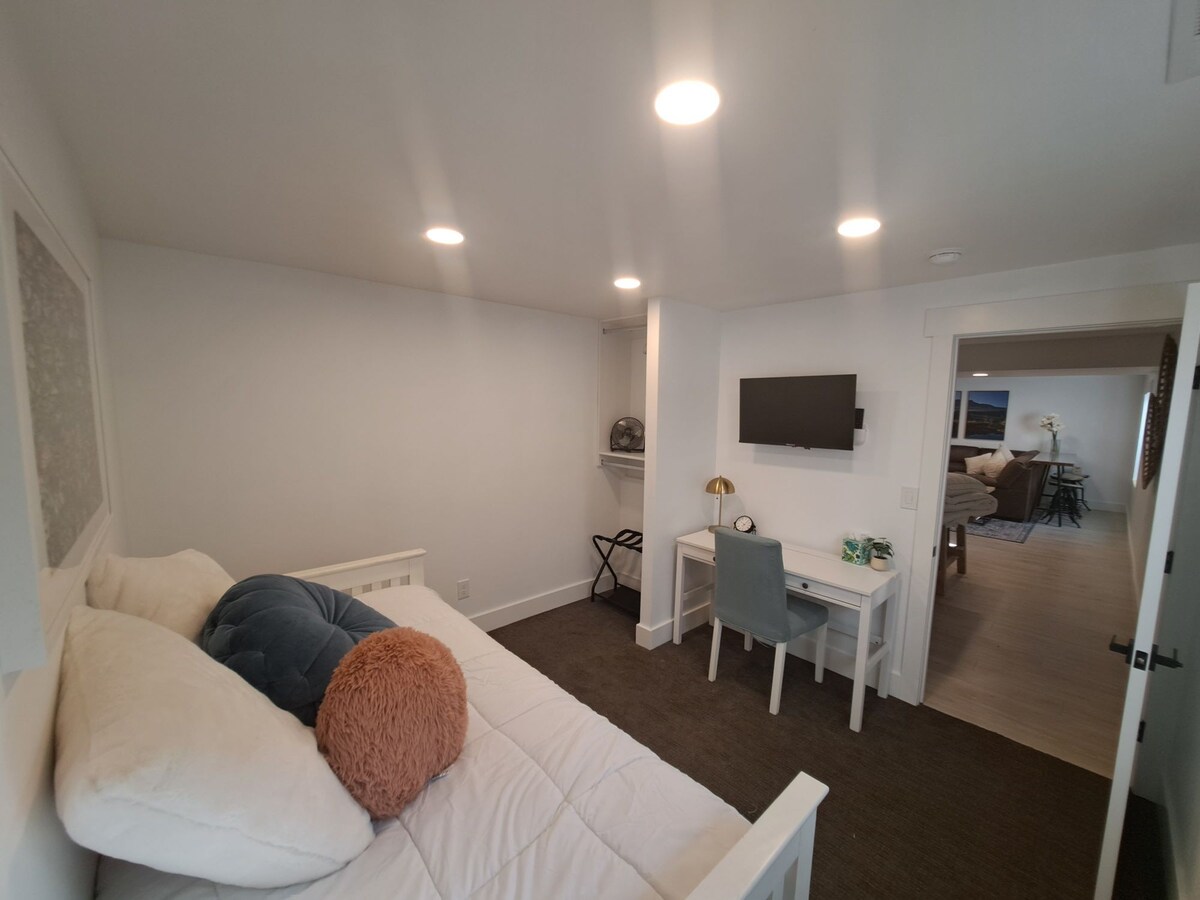 Newly Renovated 3 bed 2 bath 10 min from SLC