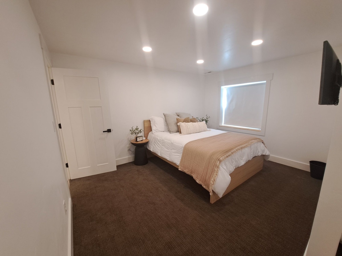 Newly Renovated 3 bed 2 bath 10 min from SLC