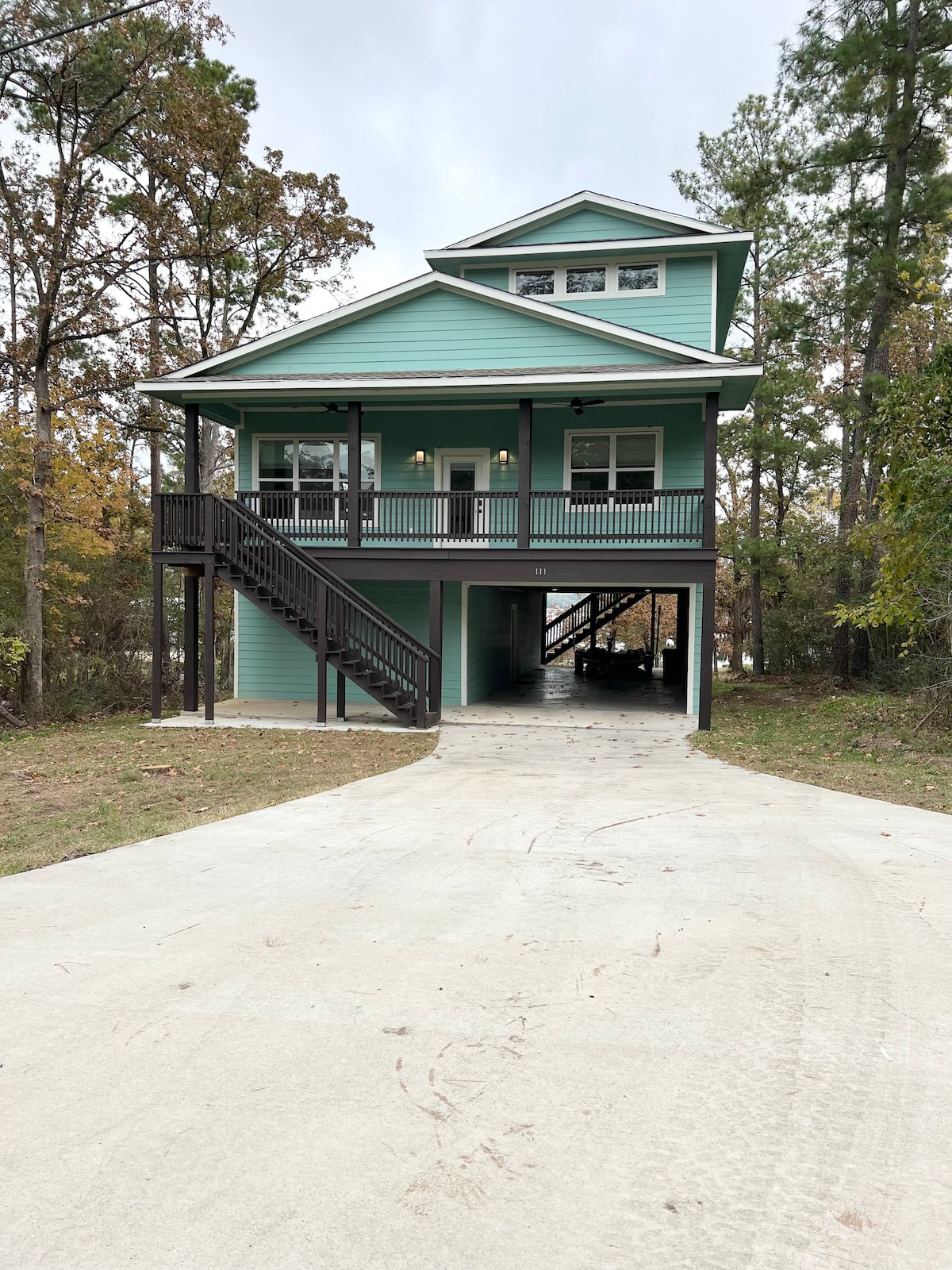 Lake Livingston Treehouse, Walk to the Water!