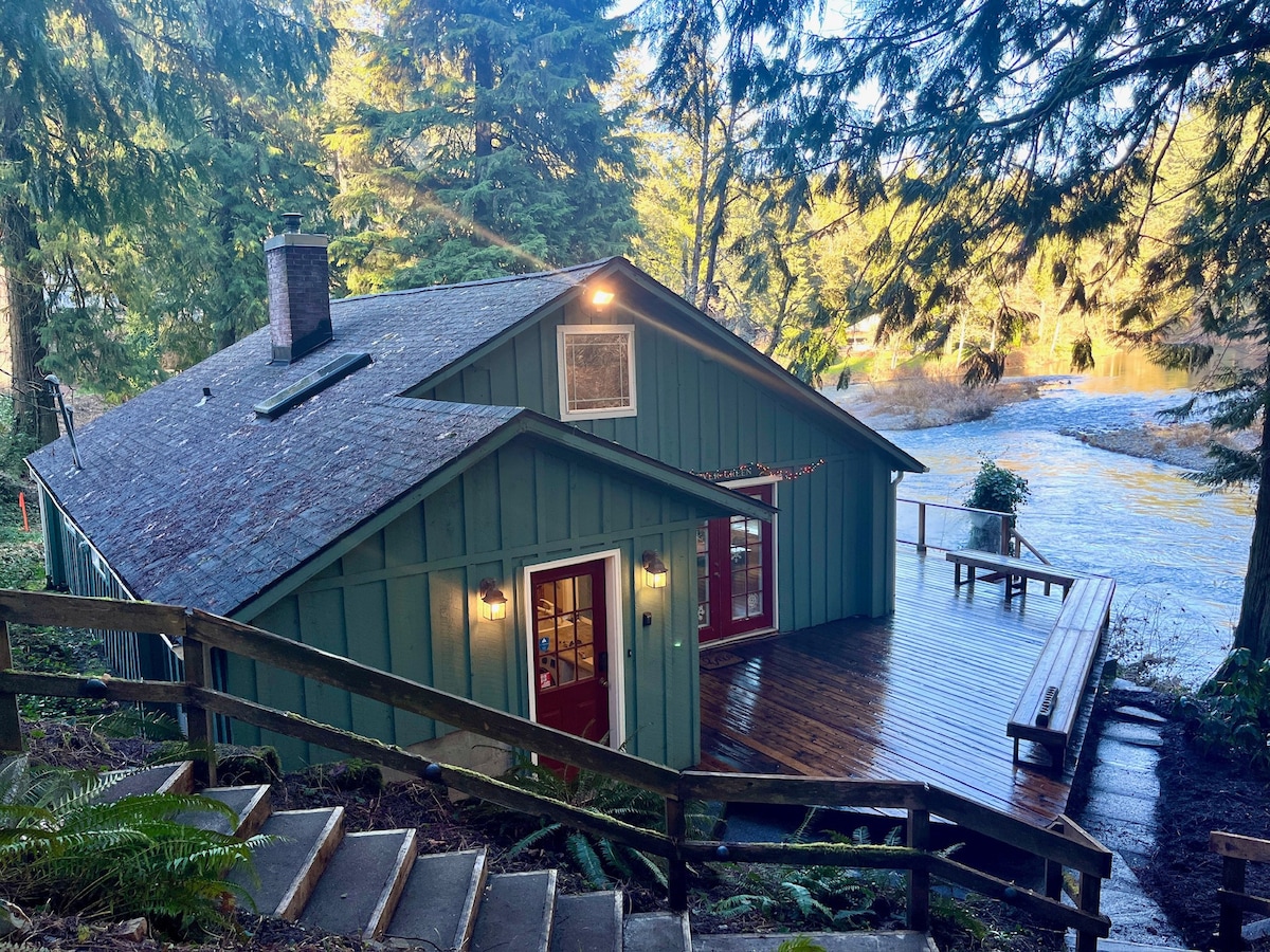 Cozy Cabin on the River