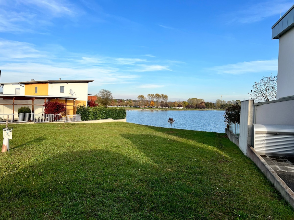 Ferienhaus am Badesee mit Garten