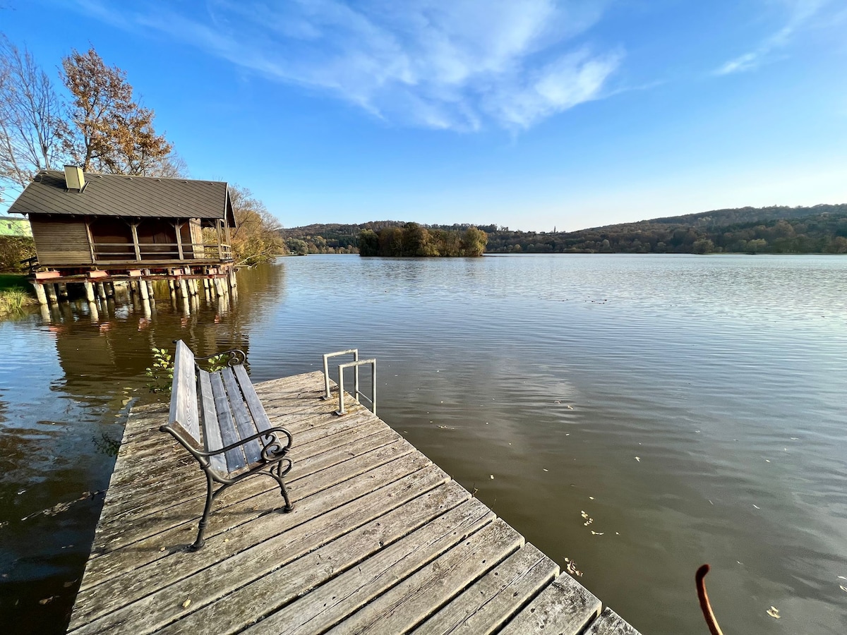 Ferienhaus am Badesee mit Garten