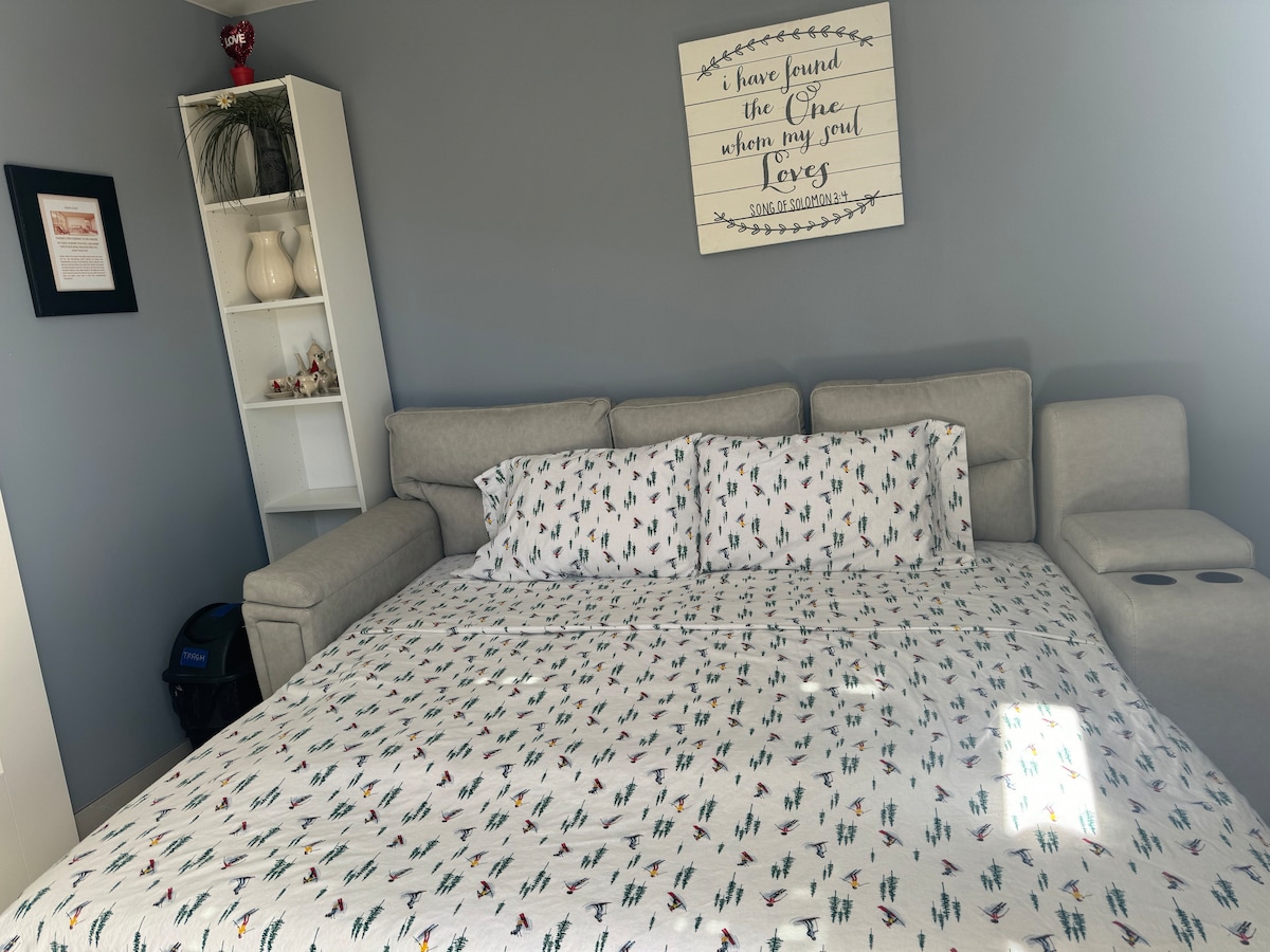 Cozy new Private room/studio in Moreno Valley!