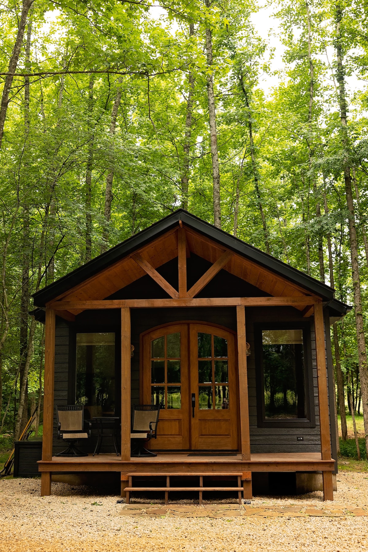 Cozy cabin with hot tub minutes from Current River