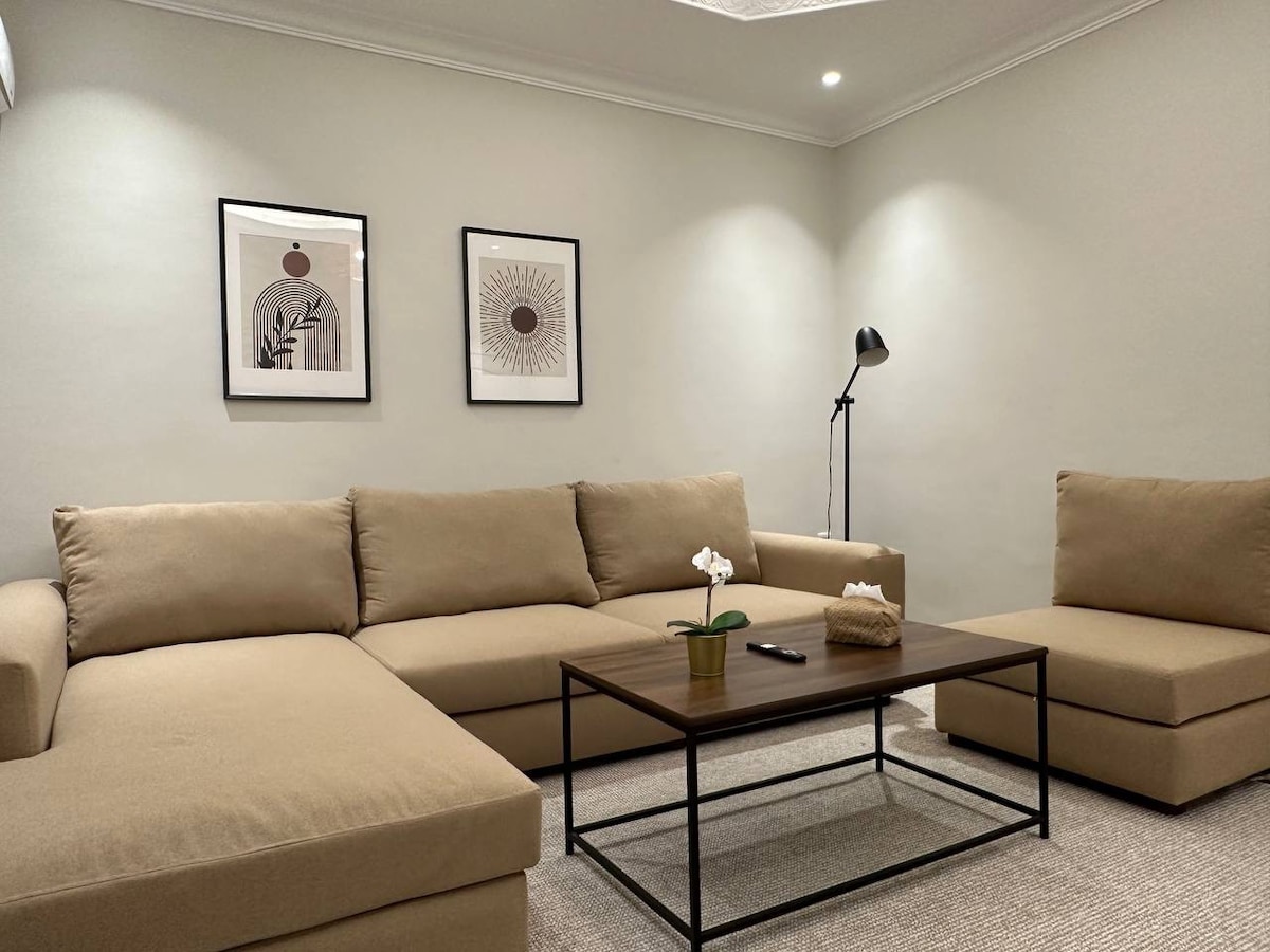 X单间公寓：时尚的1卧室公寓@ Jeddah ，带自助入住