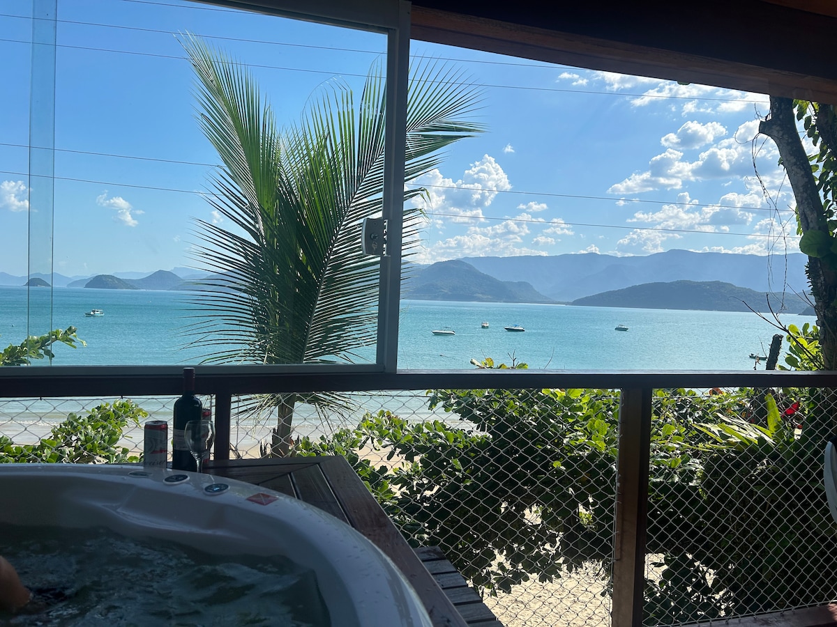 Chalé com Jacuzzi Ubatuba pé na areia Praia Almada