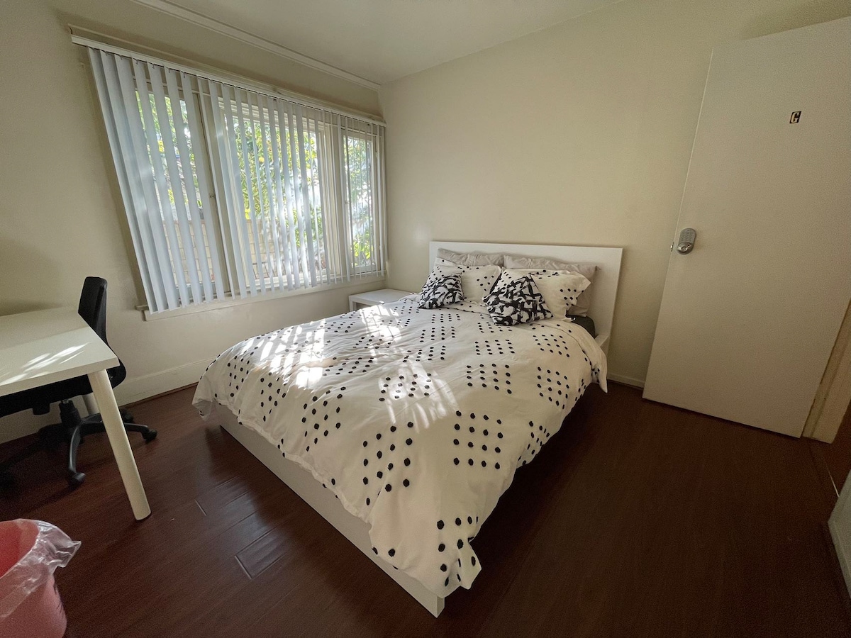 Sunny #G/queenbed/private TV/near Universal studio