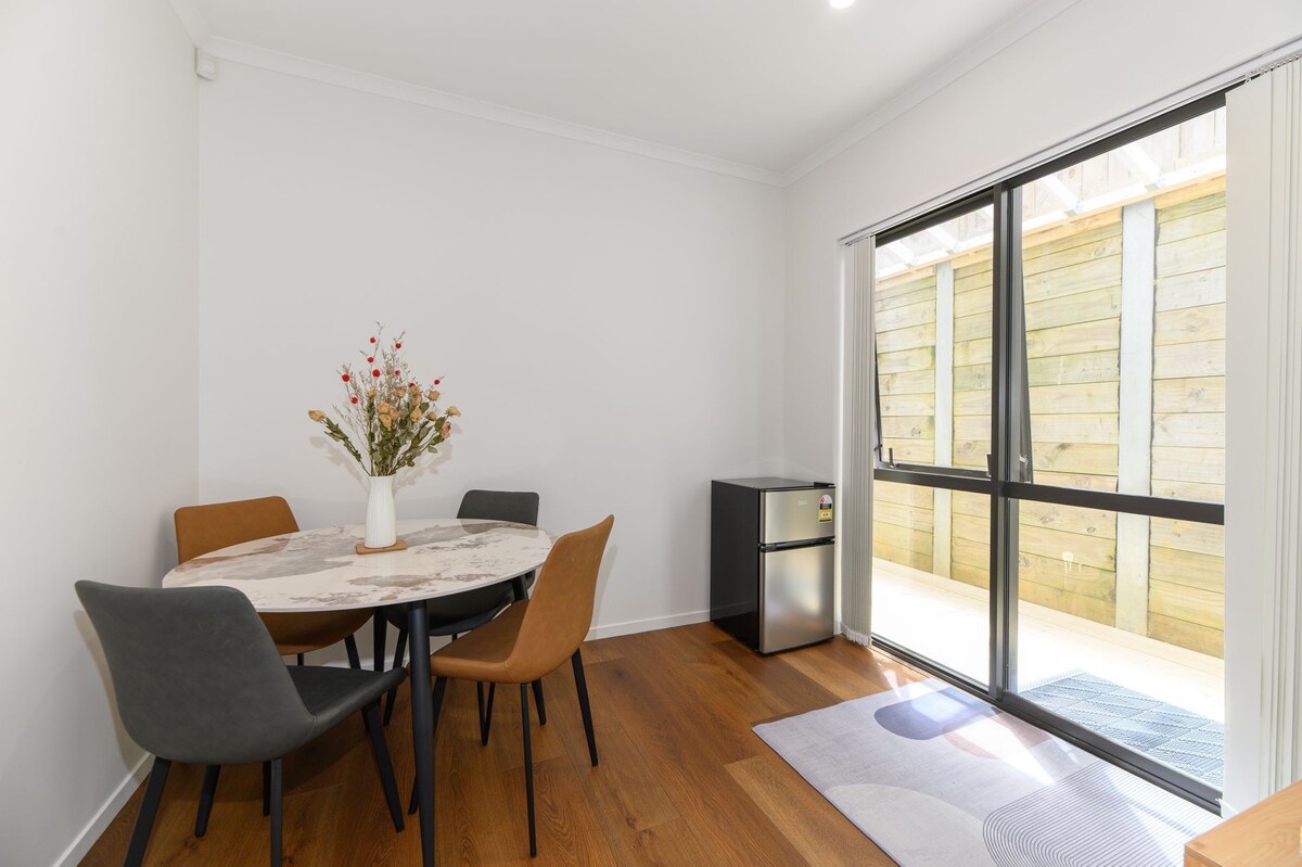 Comfy New Build Two Bedroom Unit in Flat Bush