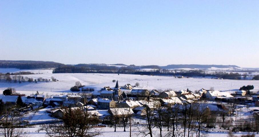 Bourg-Sainte-Marie的民宿