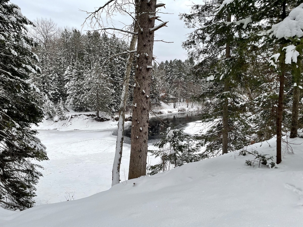 Chalet au bord de la rivière