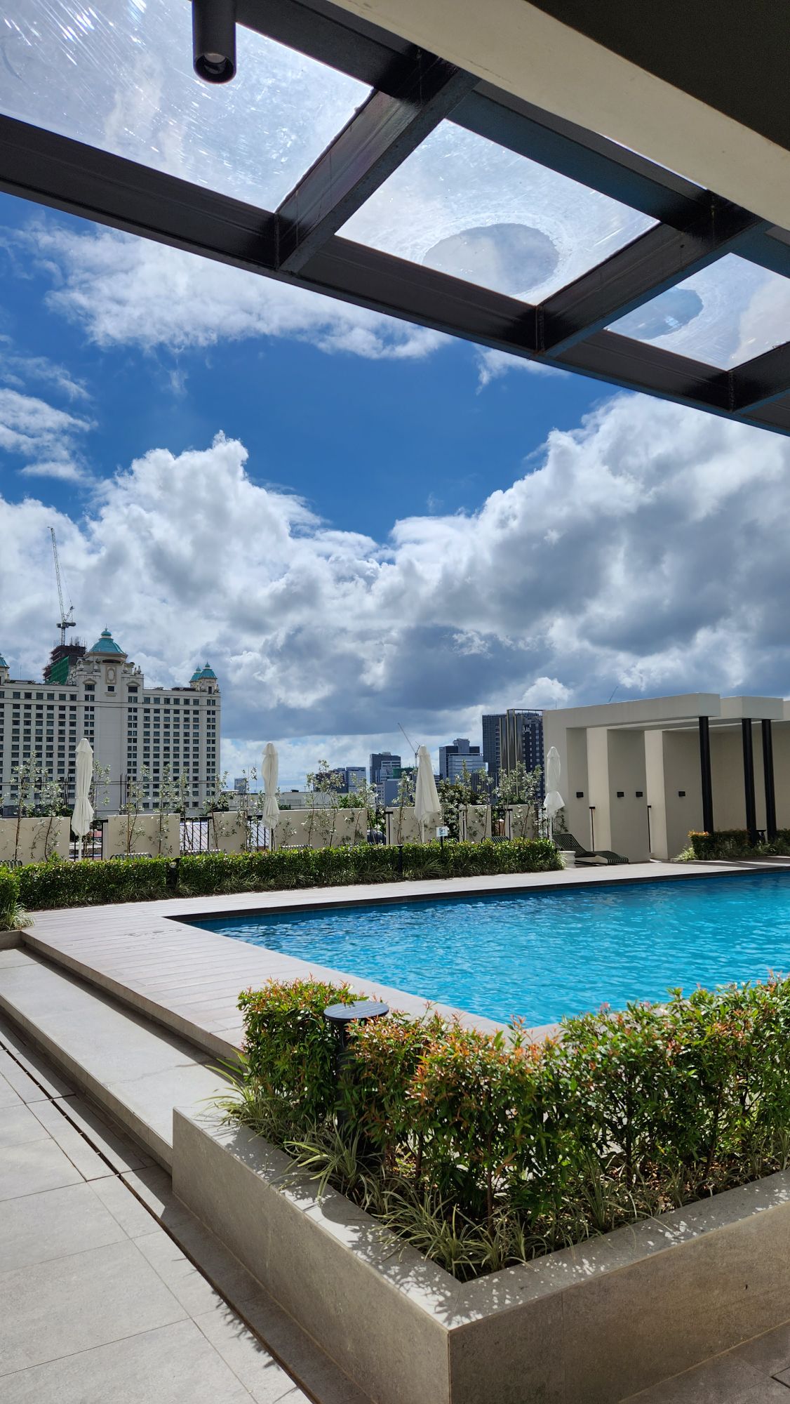 Poolside Studio near IT Park: Wi-Fi, Pet-Friendly