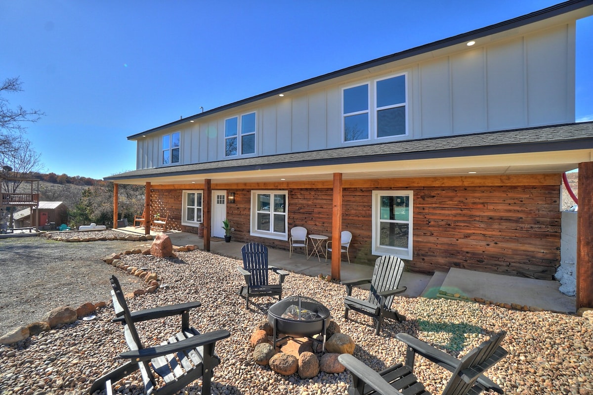 Bedrock Cabin ~ Best view in Medicine Park!