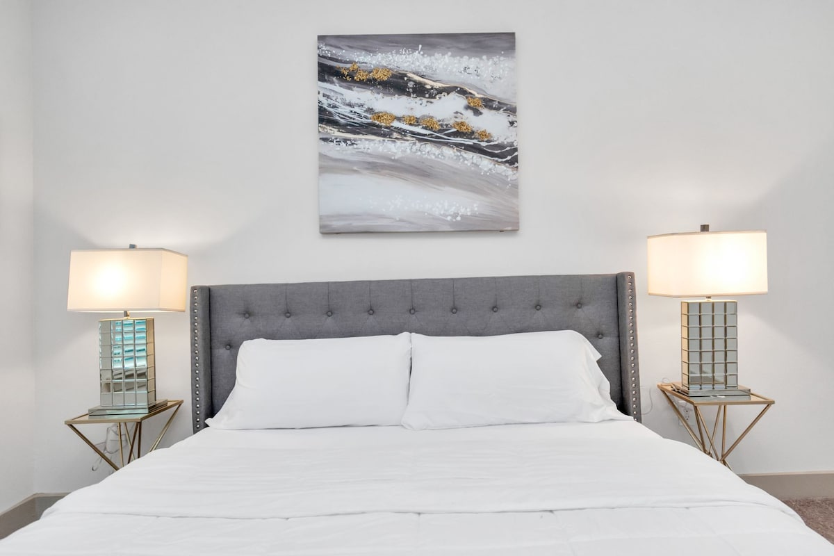 Luxury Highland Oasis kings Bed