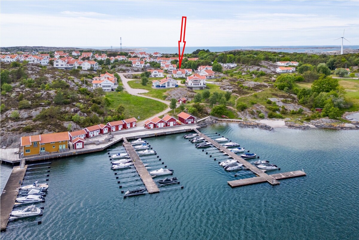 Vacker skärgårdsvilla med havsutsikt i Mollösund