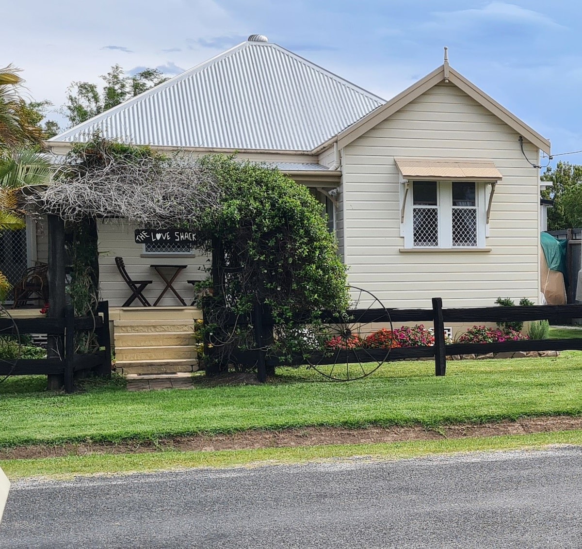 The Love Shack 5 mins from Yamba