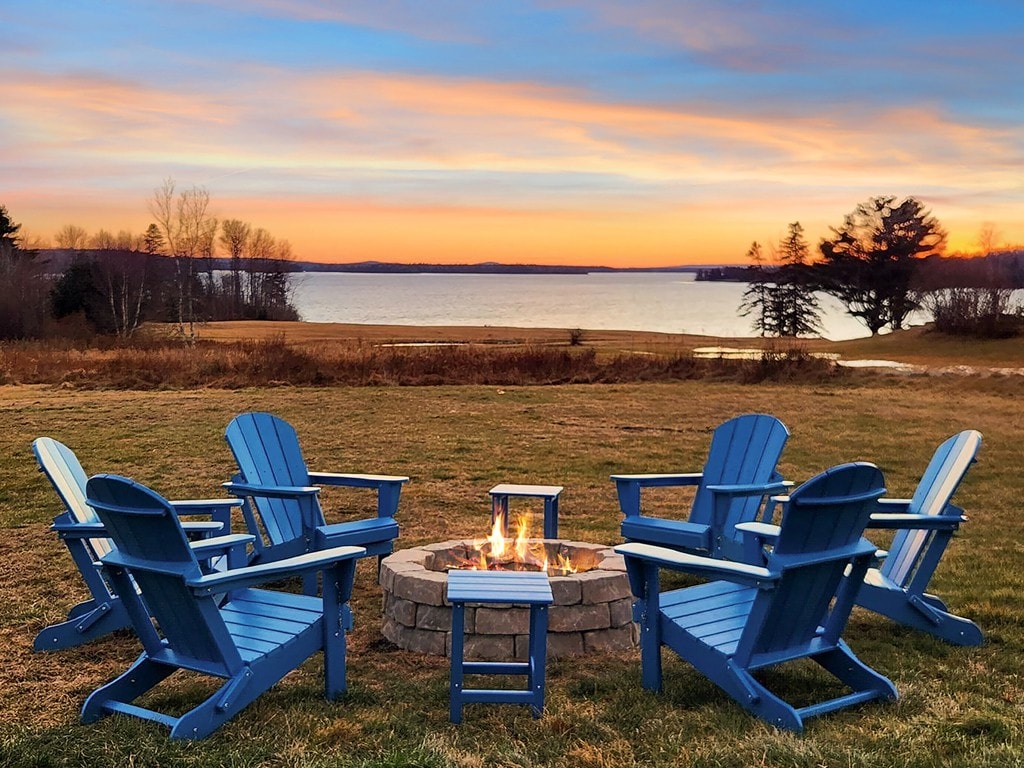 2 Min from Lamoine State Park! Fire pit & Games