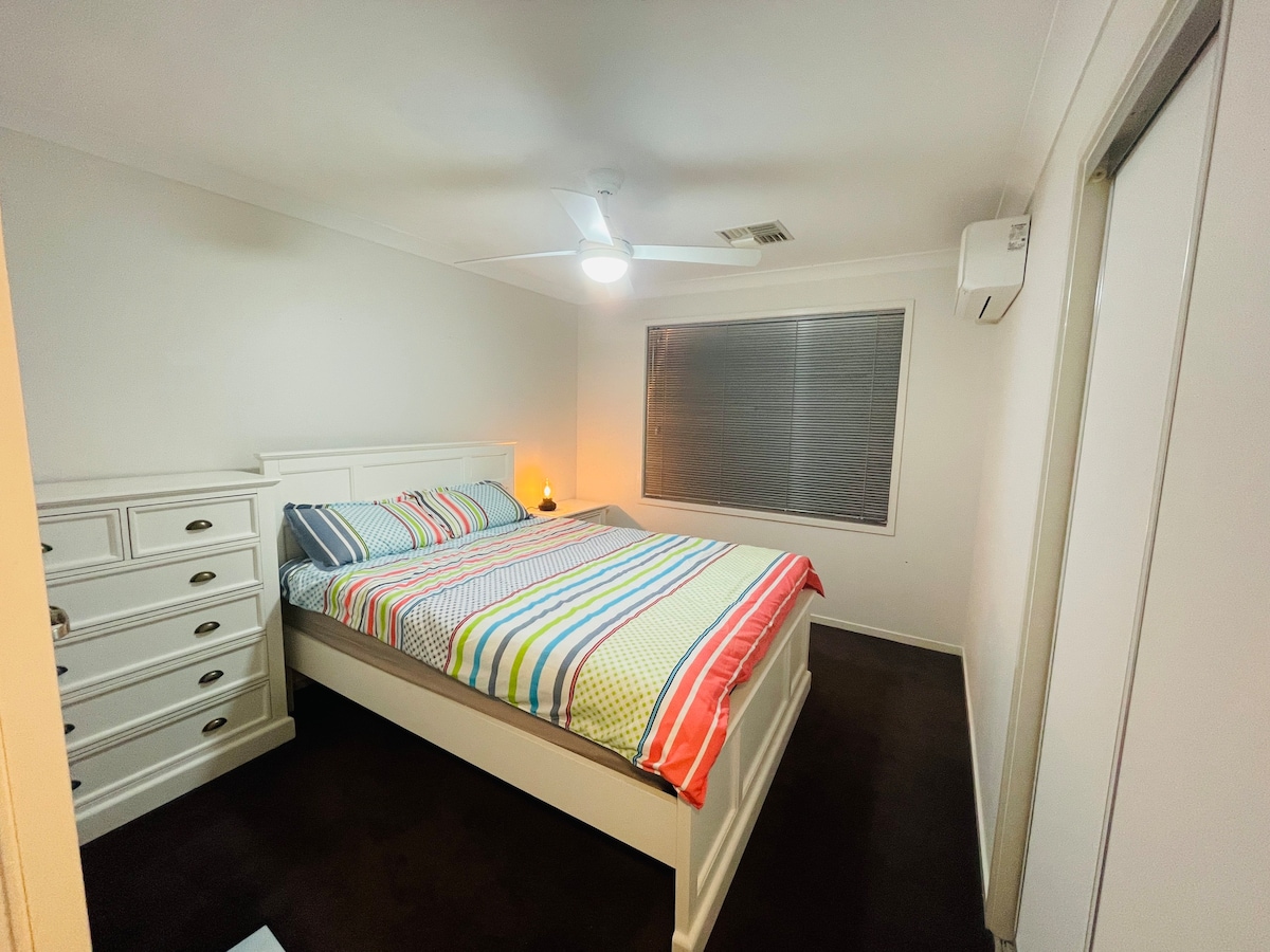 Room2 nearby Sunnybank Hills shopping town