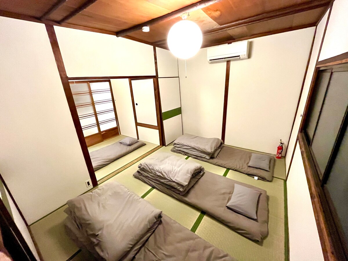 像無印良品一樣的簡約小房子，1小時內就能到京都和奈良、神戶，USJ。從JR車站步行5分鐘。